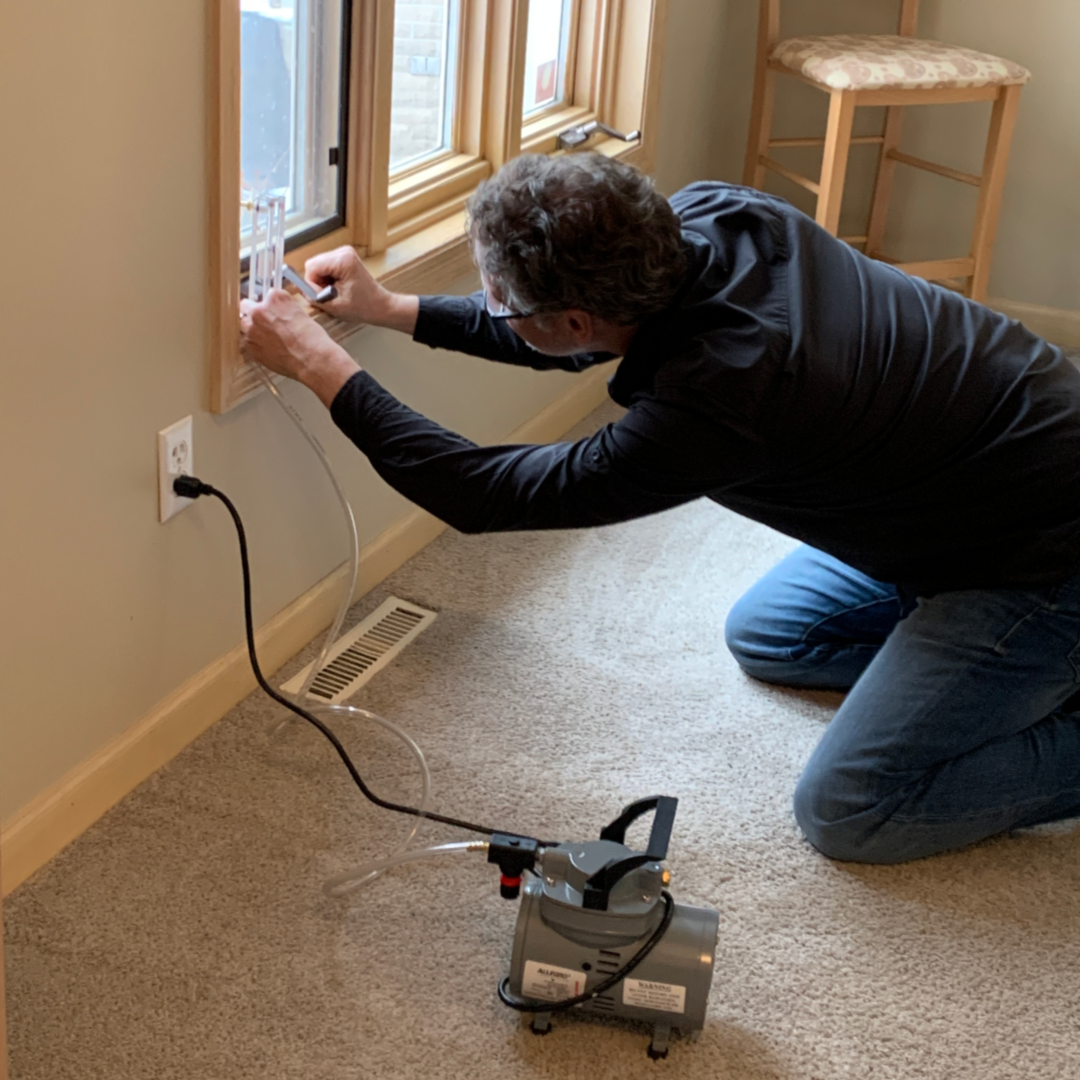 Mold Expert doing mold testing